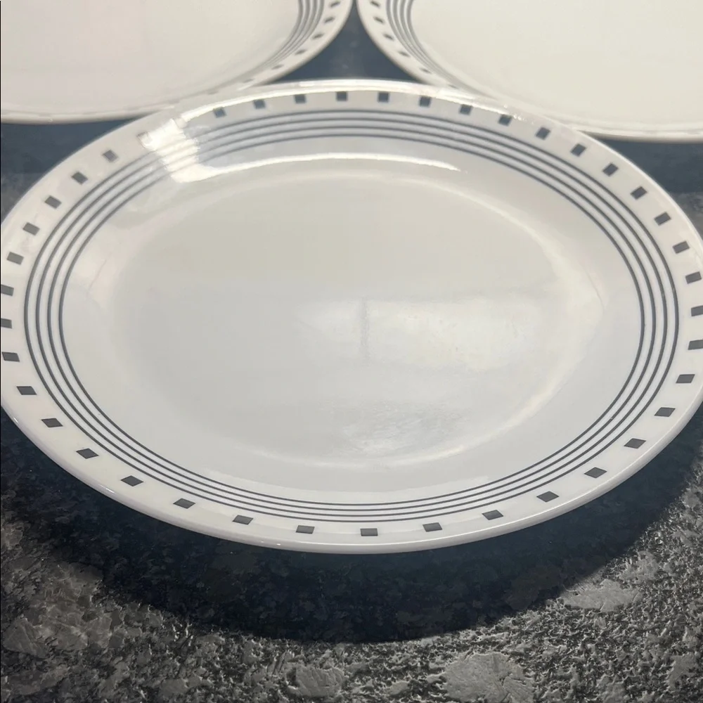 Corelle CITY BLOCK Black & White 10” Dinner Plates. Excellent condition